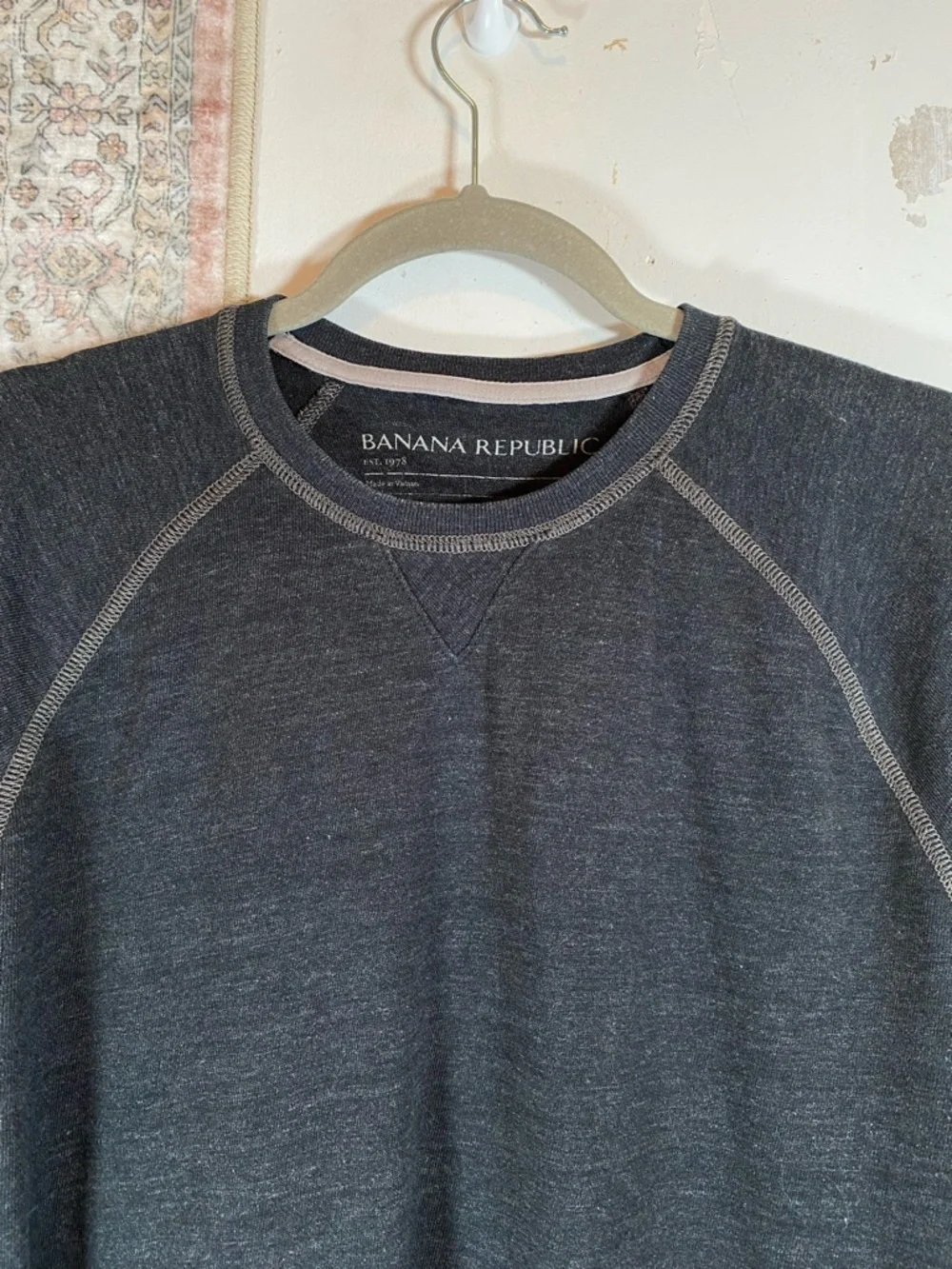 BANANA REPUBLIC Men’s Long Sleeve Mid Weight Knit Tee Slate Gray L
